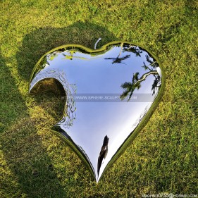 Stainless steel mirror heart shaped sculpture