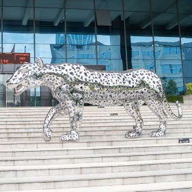 Stainless steel hollowing metal Animal leopard sculpture Stainless steel hollowing metal Animal leopard sculpture