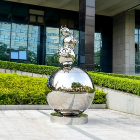 Polished mirror Public art water droplet sphere sculpture Polished mirror Public art water droplet sphere sculpture