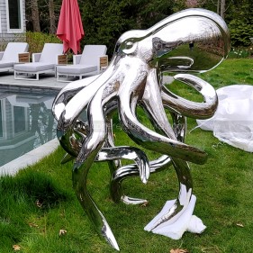 Mirror polished stainless steel octopus sculpture