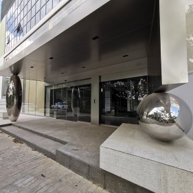 Large metal mirror polished sphere stainless steel oval ball sculpture Large metal mirror polished sphere stainless steel oval ball sculpture