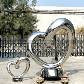 Mirror polished stainless steel heart sculpture Mirror polished stainless steel heart sculpture