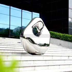 Mirror polished oval abstract stainless steel sculpture Mirror polished oval abstract stainless steel sculpture