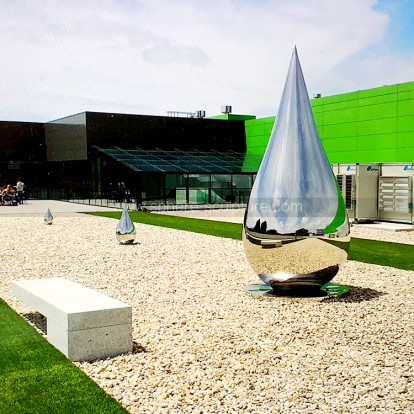 Mirror polished 316L stainless steel water drop sculpture  Mirror polished 316L stainless steel water drop sculpture