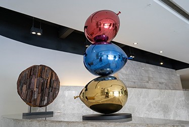 Metal colored balloon sculpture.