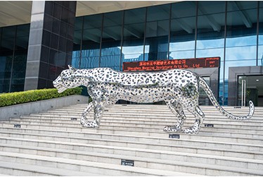 Stainless steel hollowing metal Animal leopard sculpture