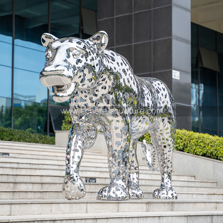Stainless steel hollowing metal Animal leopard sculpture