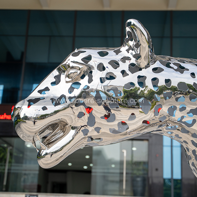 Stainless steel hollowing metal Animal leopard sculpture