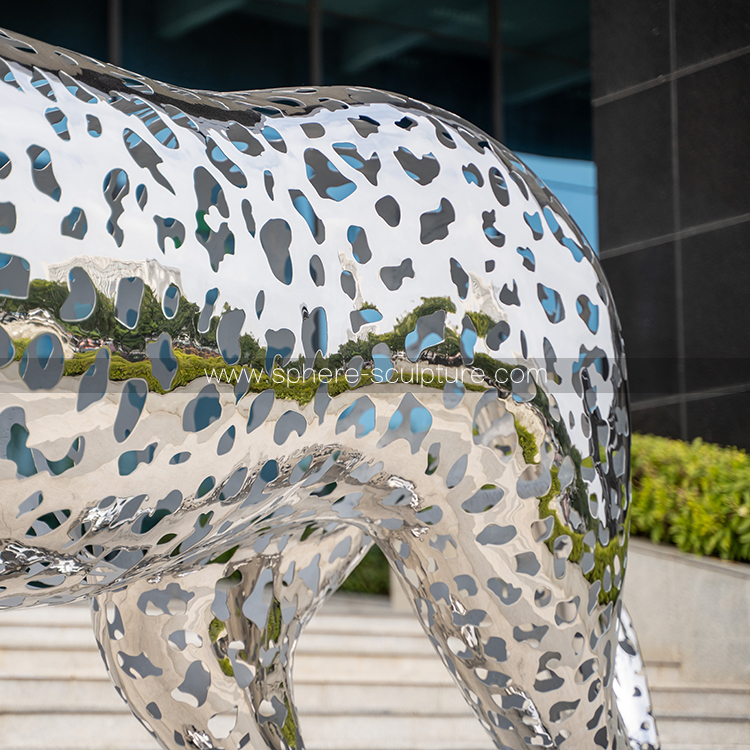 Stainless steel hollowing metal Animal leopard sculpture