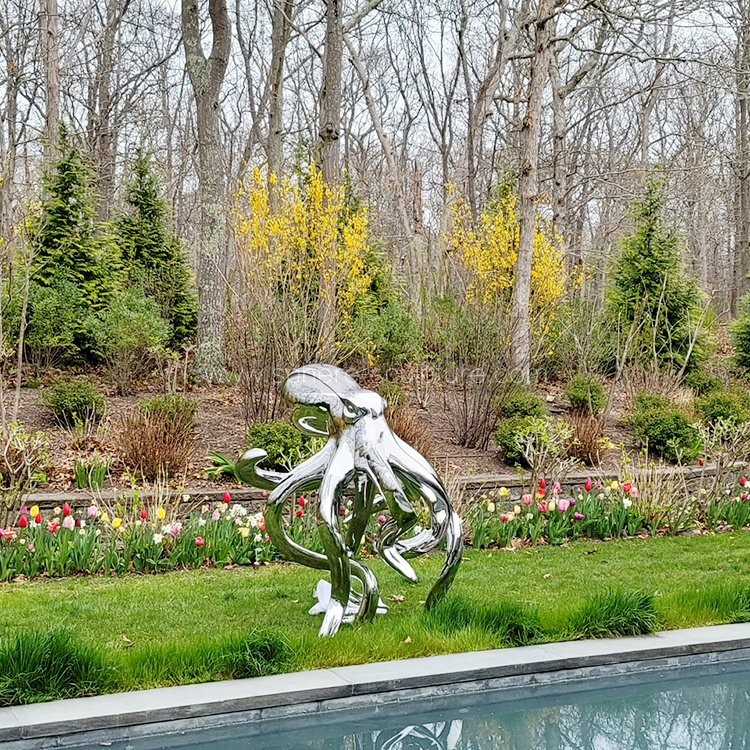 Mirror polished stainless steel octopus sculpture